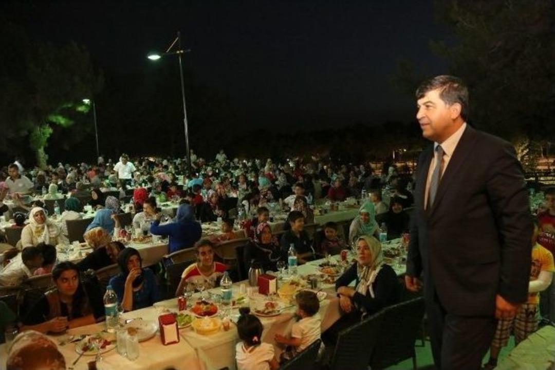 Başkan Fadıloğlu Yetim Aileleriyle İftar Yaptı
