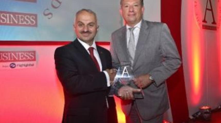 Temel Kotil'e 'y&ouml;netimsel Liderlik' &Ouml;d&uuml;l&uuml;