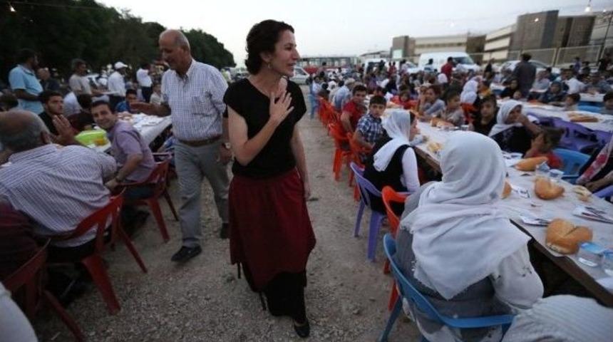 Edremit'te 2 Bin Kişi İftar Yemeğinde Buluştu