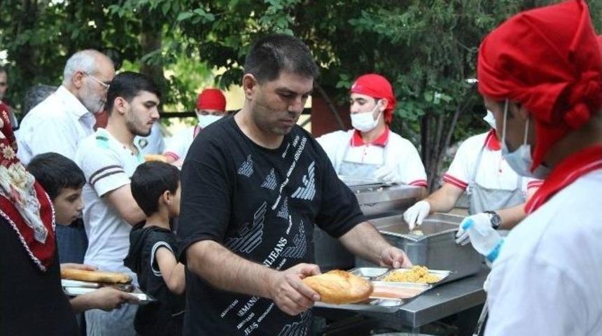 Eski Ramazanlar Cami Avlularında Yaşatılıyor