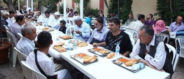 Eski Ramazanlar Cami Avlularında Yaşatılıyor 1