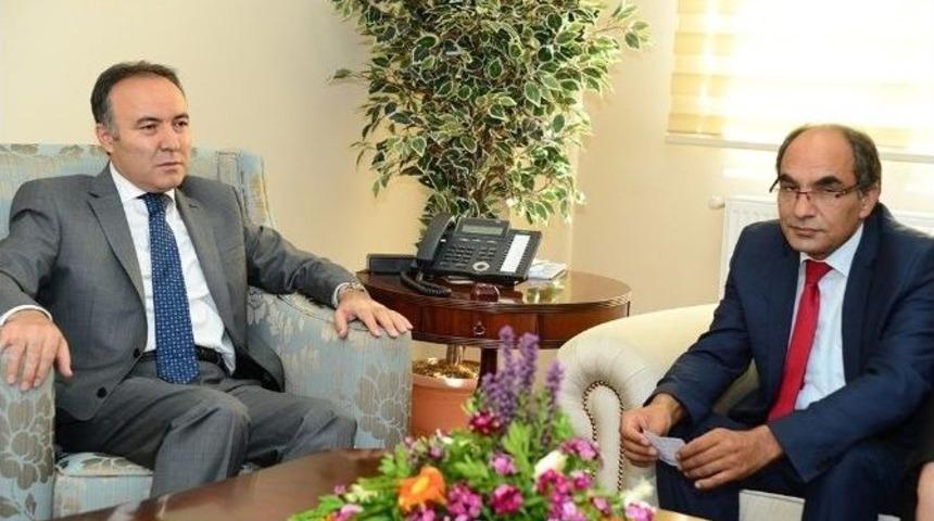 Erenler Alevi Bektaşi K&uuml;lt&uuml;r Derneği Başkanı Demir'den Vali Altıparmak'a Ziyaret