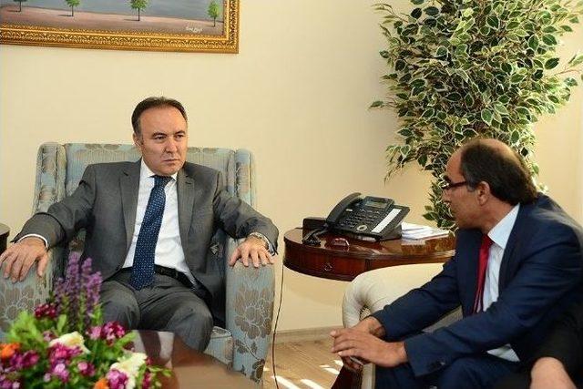 Erenler Alevi Bektaşi K&uuml;lt&uuml;r Derneği Başkanı Demir den Vali Altıparmak a Ziyaret 1