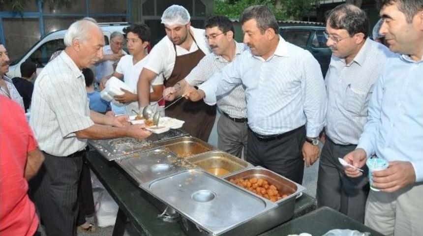 Başkan Karabacak Afyonlular Derneğinin İftarına Katıldı