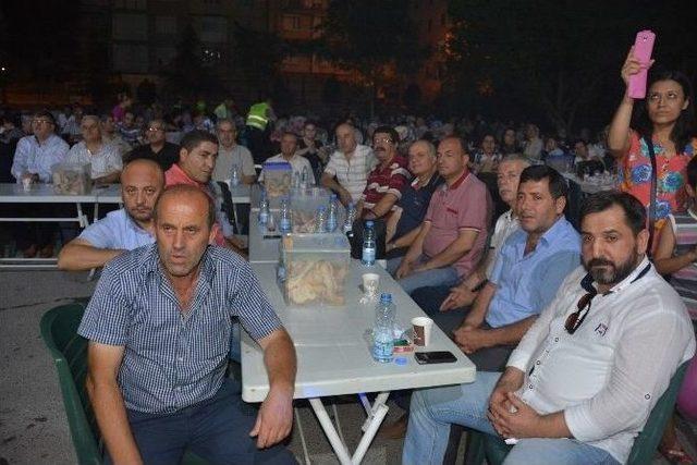 Yunusemre Belediyesi Ve Meskop tan Merkezefendi de İftar 3