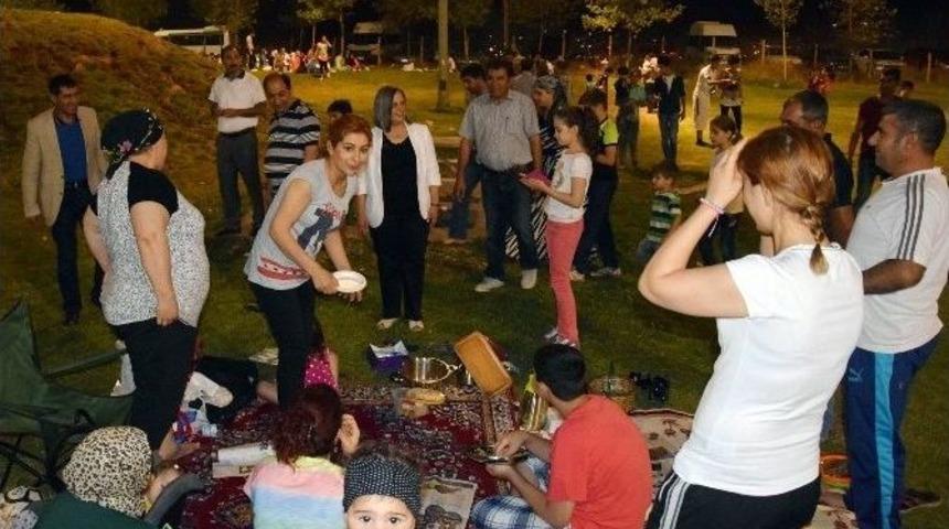 Kışanak, İftar Sonrası Parkta Halkla Buluştu