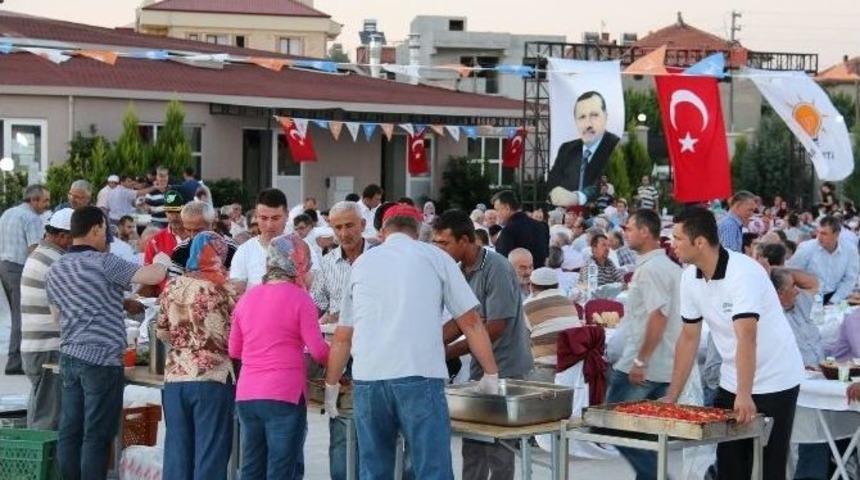 Saruhanlı Ak Parti&rsquo;den Geleneksel İftar Yemeği