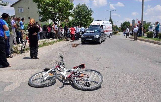 Otomobilin Çarptığı Bisikletli Çocuk Ağır Yaralandı