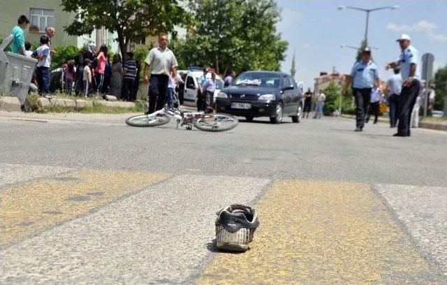 Otomobilin Çarptığı Bisikletli Çocuk Ağır Yaralandı