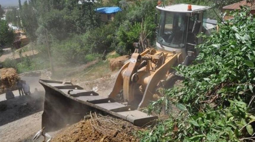 Yol Genişletme &Ccedil;alışmaları S&uuml;r&uuml;yor