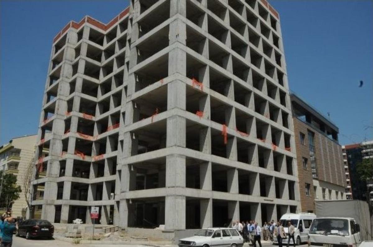 Manisa B&uuml;y&uuml;kşehir Belediyesi Yeni Hizmet Binası İ&ccedil;in G&uuml;n Sayıyor