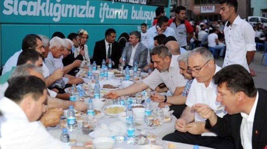 Aky&uuml;rek Derebucaklılarla İftar Yaptı