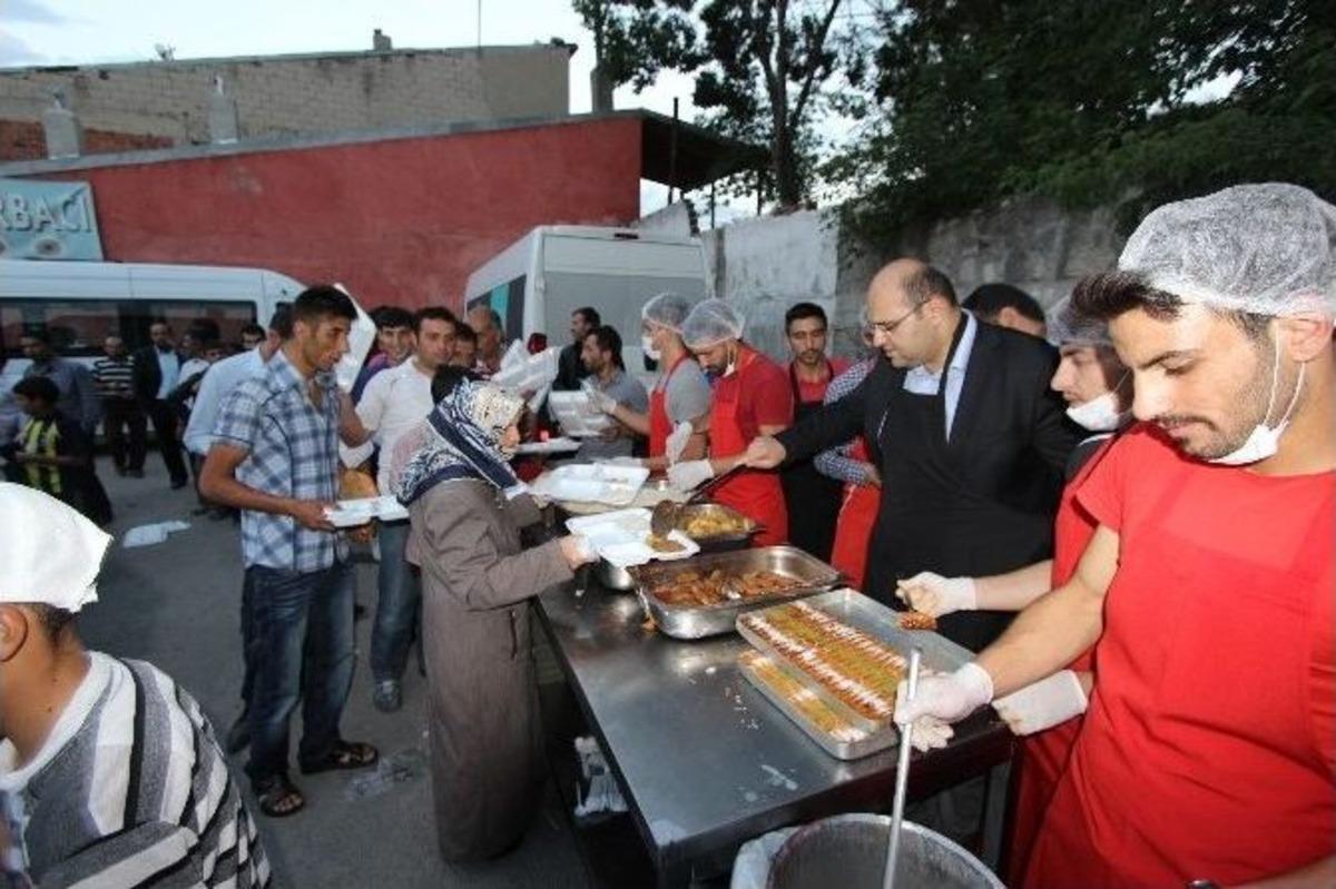 Aziziye&rsquo;de Sokak İftarı&hellip;