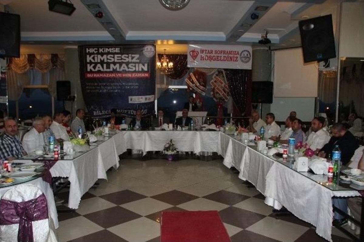 Bilecik İl M&uuml;ft&uuml;l&uuml;ğ&uuml; Ve T&uuml;rkiye Diyanet Vakfı'ndan Ortaklaşa İftar Yemeği