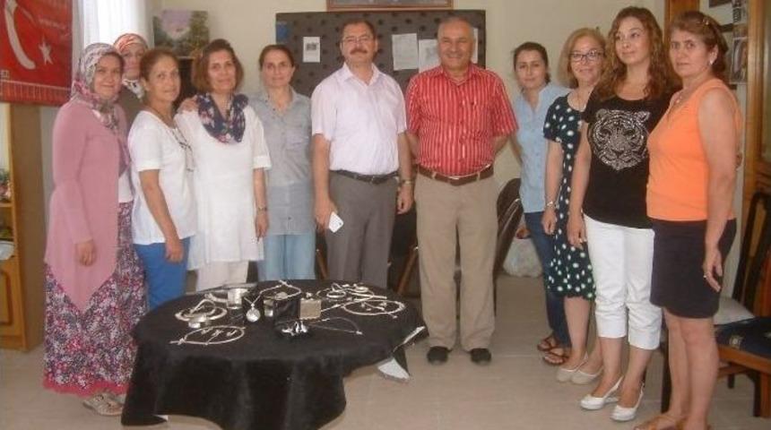 Burhaniye&rsquo;de &Uuml;retilen Takılar G&ouml;z Kamaştırdı