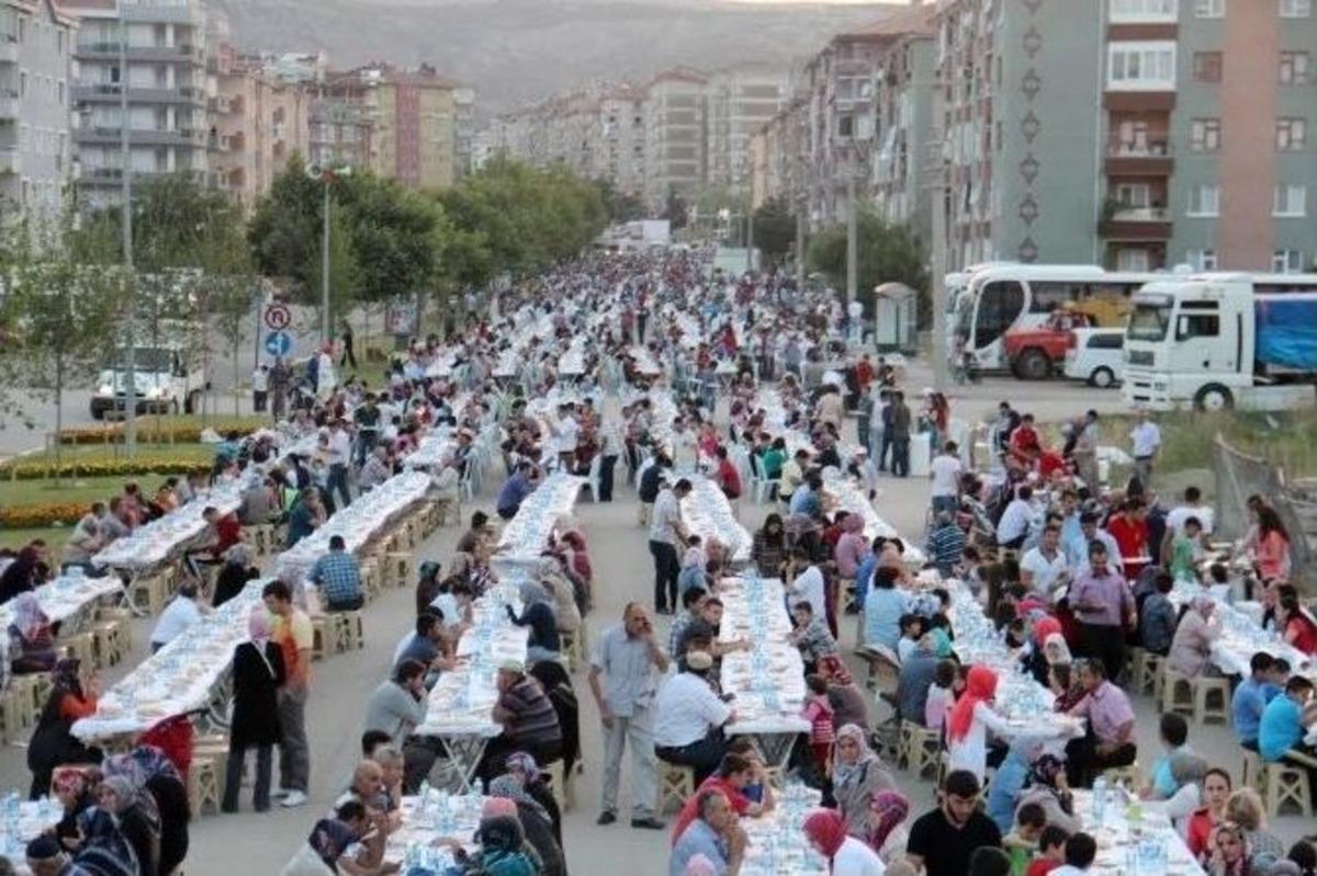&Ccedil;ankırı 9 Bin Kişi Aynı İftar Sofrasında Buluştu