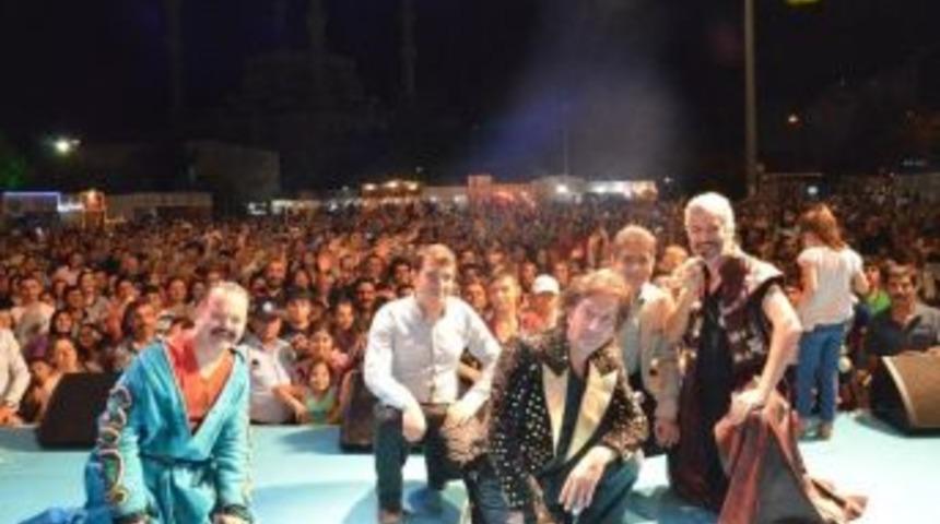 Uygur Kardeşler Kırıkkale&rsquo;lileri Kahkaya Boğdu