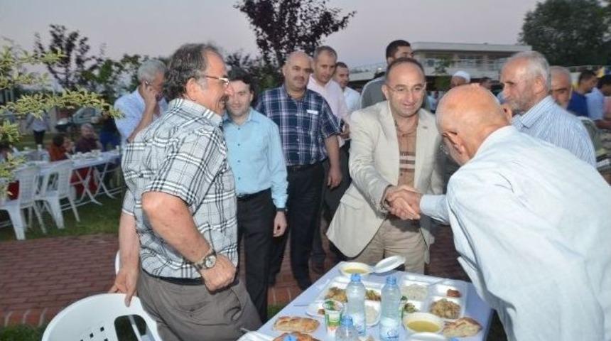 &Uuml;z&uuml;lmez Maşukiyelilerle İftar Yaptı