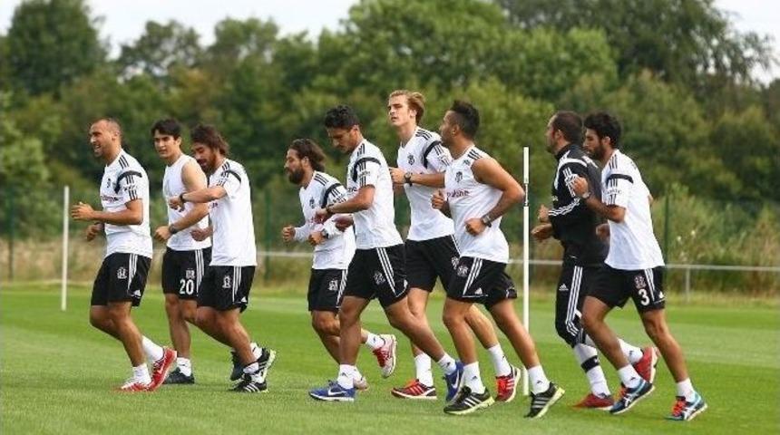 Beşiktaş, İngiltere&rsquo;deki İlk Antrenmanını Yaptı