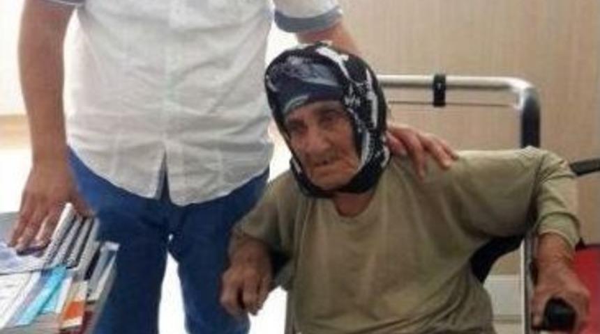 111 Yaşındaki Hasta Ameliyat İle Sağlığına Kavuştu