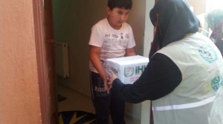 Tatvan İnsan-der Ve İhh&rsquo;dan Yardım Dağıtımı