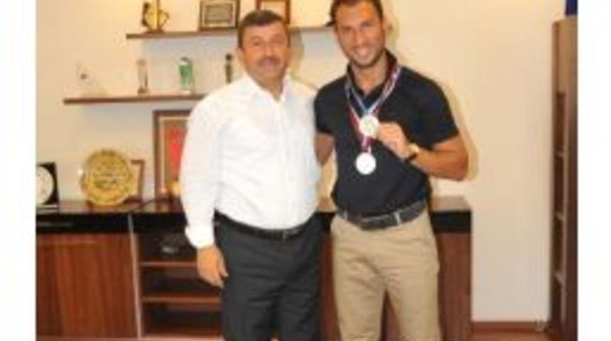 Avrupa Şampiyonu Karabacak'ı Ziyaret Etti