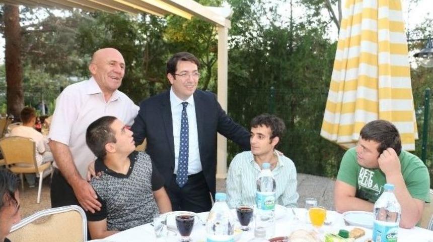 Aksaray'da Yetim &Ccedil;ocuklar İftarda Buluştu