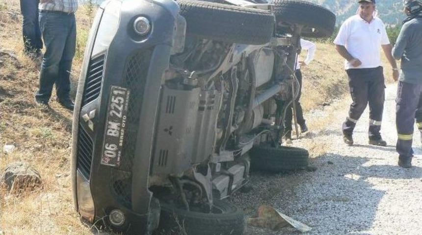 Boz&uuml;y&uuml;k'te Trafik Kazası, 2 Yaralı