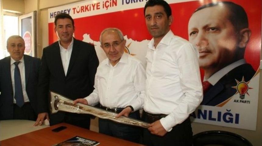 Ekrem Erdem&rsquo;den Devrek Ak Parti&rsquo;ye Ziyaret