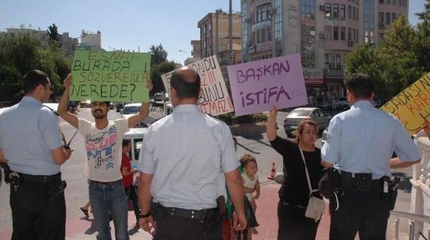 Chp&rsquo;li Belediyeden, Belediye Personeline Ağır Su&ccedil;lama