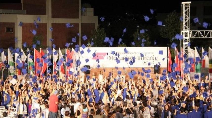 İyte&rsquo;de 17. D&ouml;nem Mezuniyet Coşkusu