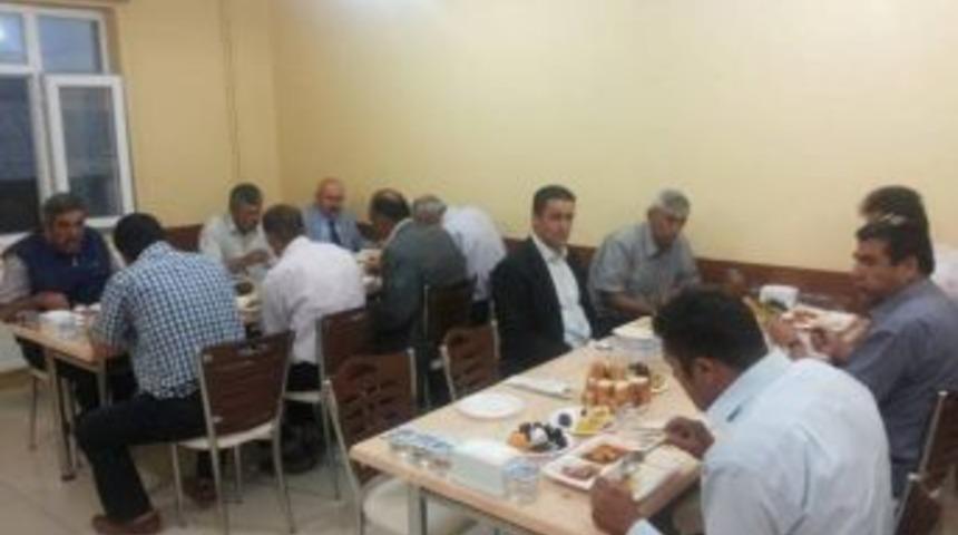 Başkan Samur, Belediye Meclis &Uuml;yelerine İftar Verdi