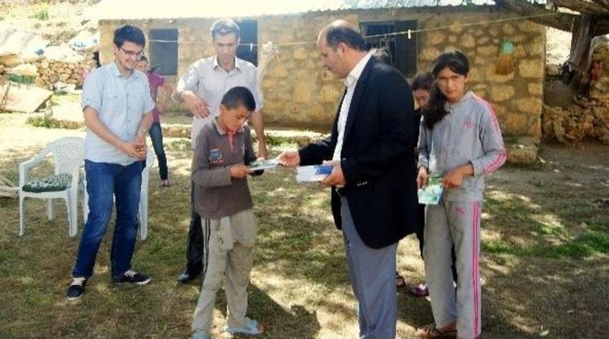 Sarıveliler&rsquo;de Yaylalara Giden &Ccedil;ocuklara Kitap Dağıtıldı