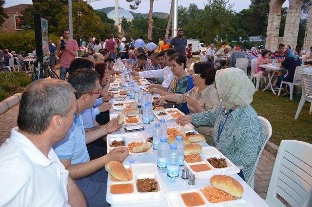 Ak Parti Milletvekili Sait Orucunu Sel&ccedil;uklularla A&ccedil;tı 3
