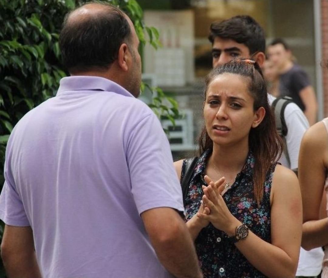 Gen&ccedil; Kız &Ccedil;alınan Telefonunun Bulunması İ&ccedil;in Polise Yalvardı