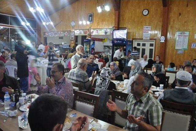 Dursunbey de Yetimler Şehit Aileleri Ve Gazilere İftar Programı 1