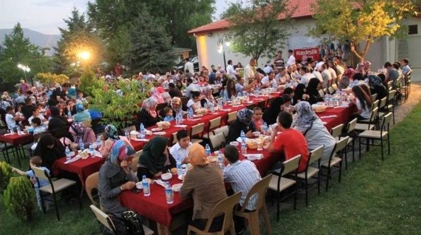 Erzincan&rsquo;da Kardeşlik İftarı D&uuml;zenlendi