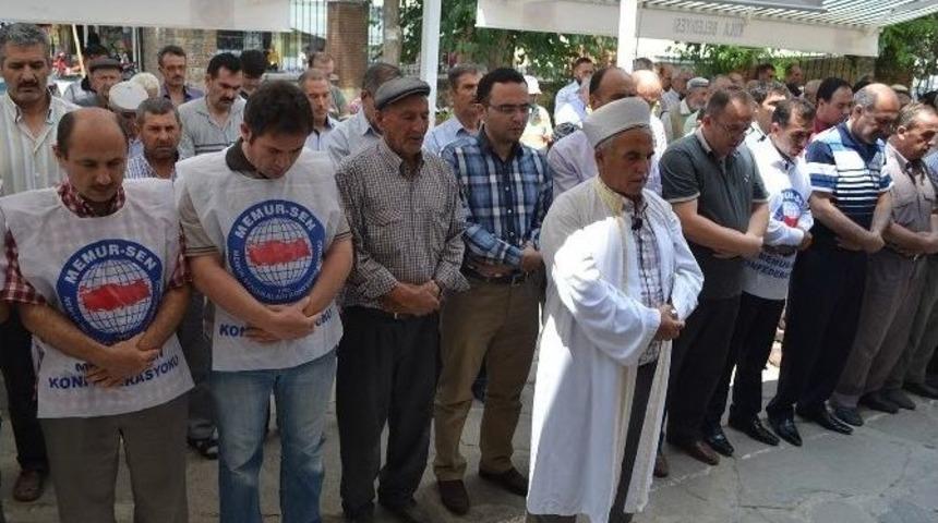 Kula'da, Şehit Olan Filistinliler İ&ccedil;in Gıyabi Cenaze Namazı