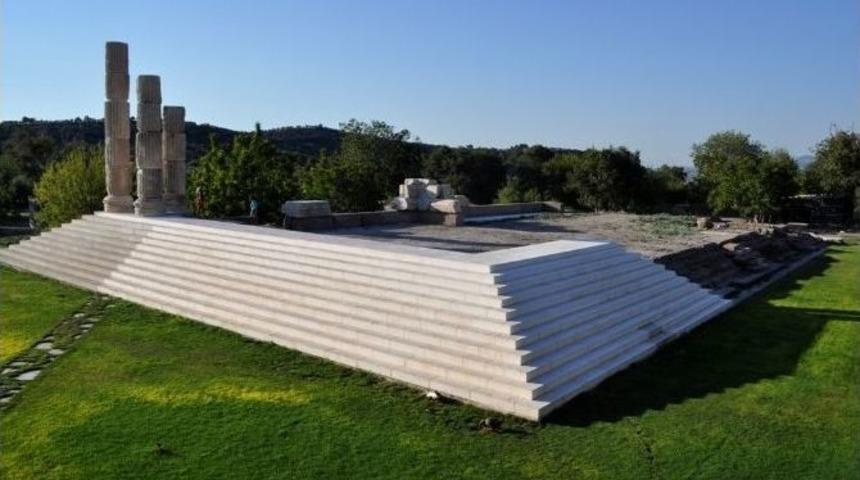 Kazı Başkanı Tapınaktaki Mermerli D&uuml;zenlemeyi Savundu