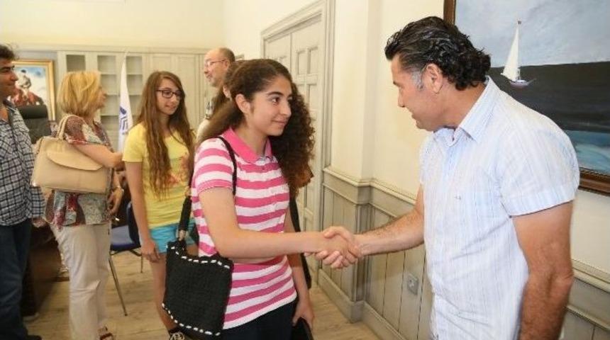 Başarılı &Ouml;ğrencilerden Başkan Kocadon&rsquo;a Ziyaret