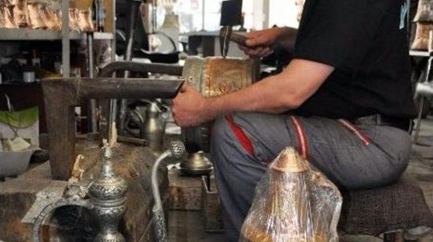 Bakırcı Ustası Bekir Meşeci: "bakır İşlemeciliğinde Millet Olarak &Ouml;z&uuml;m&uuml;ze D&ouml;nmeye Başlıyoruz"