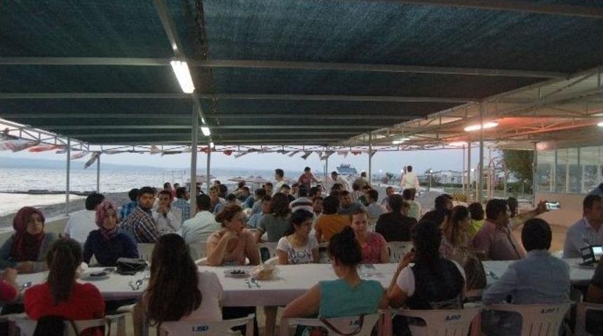 Lapseki'de Gen&ccedil;ler İftar Sofrasında Buluştu