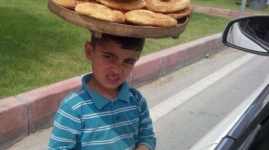 Bunaltan Sıcakta Simit&ccedil;i &Ccedil;ocuğun Ekmek M&uuml;cadelesi