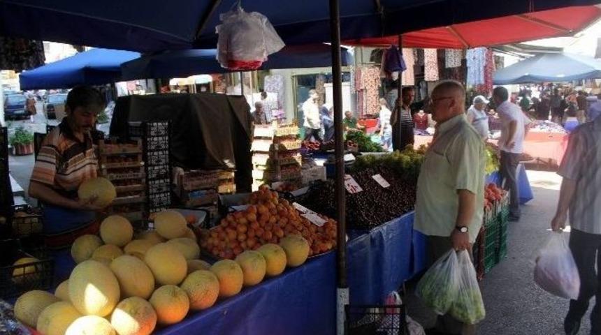 Yaz Meyveleri Pazarı Şenlendirdi