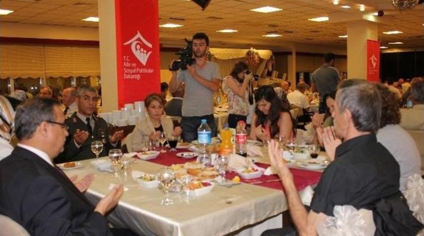 D&uuml;zce Valisi Şehit Yakınları Ve Gazilerle İftar Yaptı