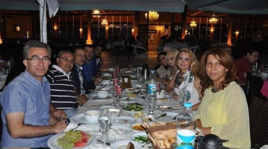 &Ouml;zel D&uuml;nyam Hastanesi Personeli Geleneksel İftar Yemeğinde Bir Araya Geldi