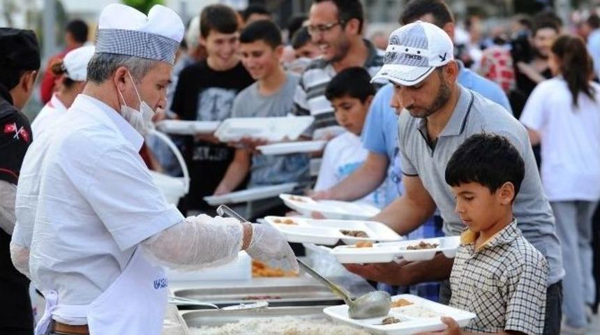Ankara B&uuml;y&uuml;kşehir'in Halk İftarı Kazan&rsquo;da