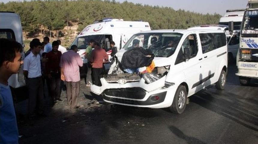Gaziantep&rsquo;te Zincirleme Trafik Kazası: 2 Yaralı