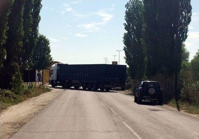 Bulgar Hurdacılar Eylem Yaptı, T&uuml;rk Gurbet&ccedil;iler Yolda Kaldı 1