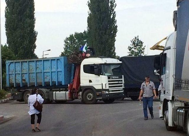 Bulgar Hurdacılar Eylem Yaptı, T&uuml;rk Gurbet&ccedil;iler Yolda Kaldı 2